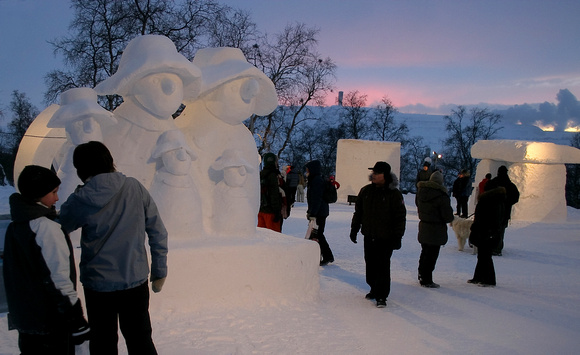 Spectators at snowsculpture park